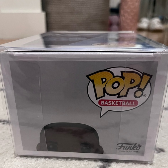 NWT | Funko Pop! #75 College Basketball North Carolina Michael Jordan - Picture 2 of 4